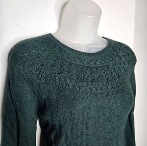 Elegant Green Women's Sweater
